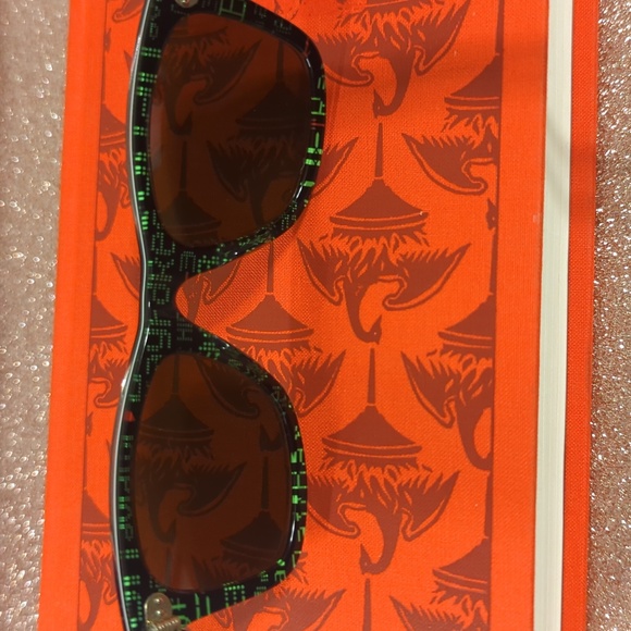 Ray-Ban Wayfarer Sunglasses - Picture 5 of 11